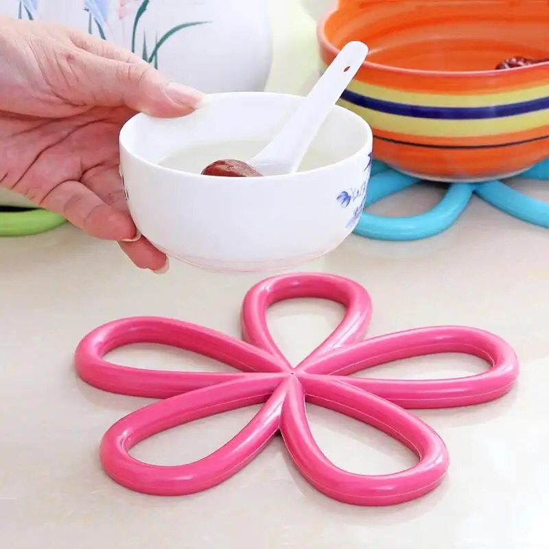 1pcs Multi color Silicone Flower Shape Heat-Proof Mat Anti-Slip Pot Holder