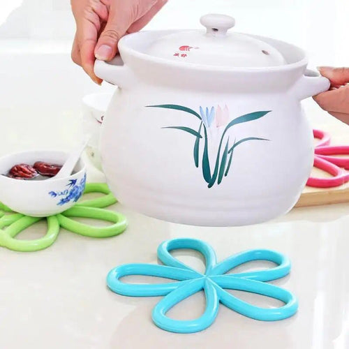 1pcs Multi color Silicone Flower Shape Heat-Proof Mat Anti-Slip Pot Holder