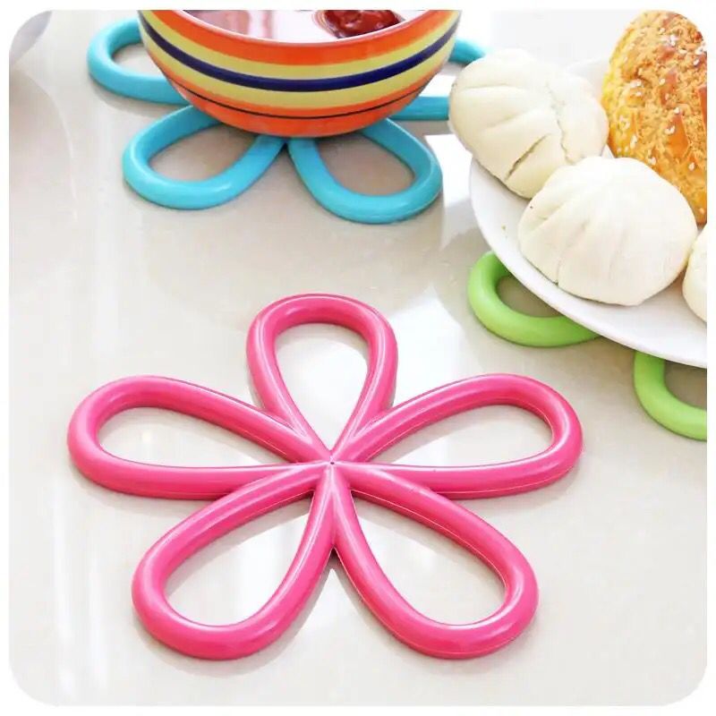 1pcs Multi color Silicone Flower Shape Heat-Proof Mat Anti-Slip Pot Holder